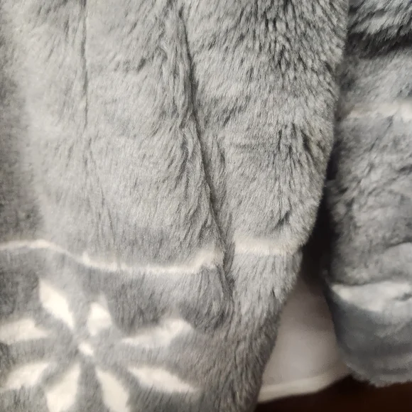 SUPER WARM Vintage faux fur Hooded Winter Coat Wide Sleeves- Snowflake ❄️ design - Picture 7 of 8